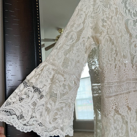 Lace overlay top - Picture 3 of 3